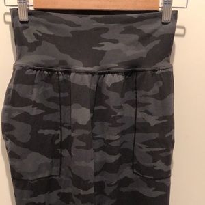 Athleta camo print salutation jogger